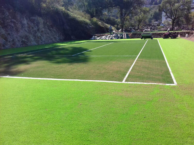 Cancha de Tenis de Pasto Sintético Pisando Fuerte